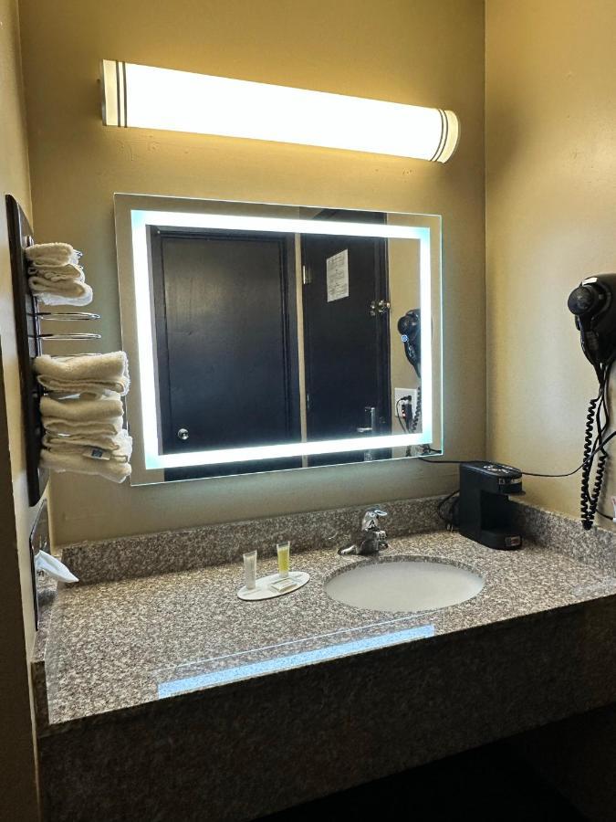 Hotel Super 8 By Wyndham Eau Claire Wi Zewnętrze zdjęcie