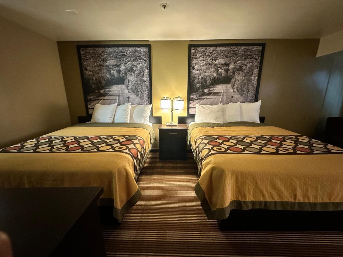 Hotel Super 8 By Wyndham Eau Claire Wi Zewnętrze zdjęcie