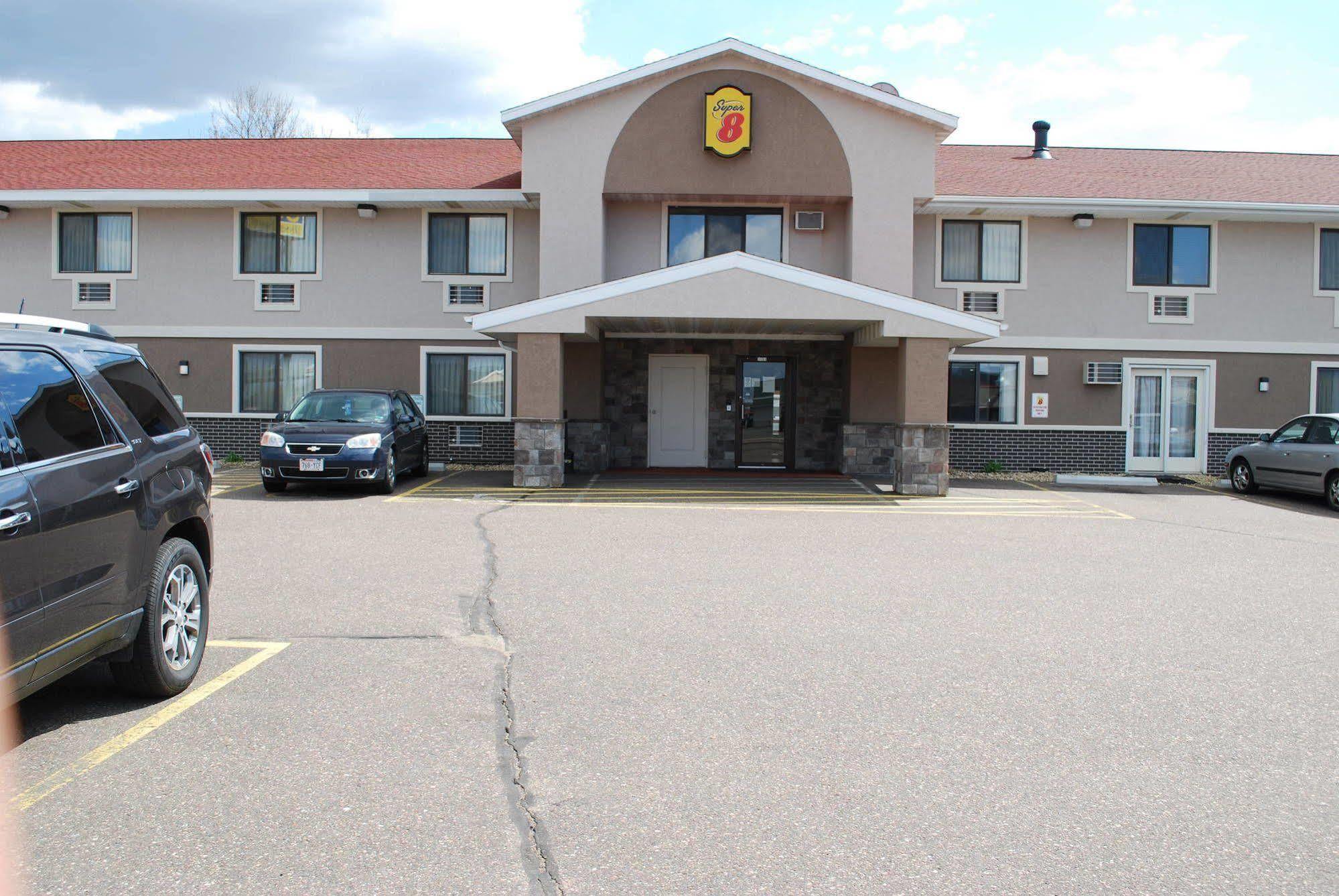 Hotel Super 8 By Wyndham Eau Claire Wi Zewnętrze zdjęcie