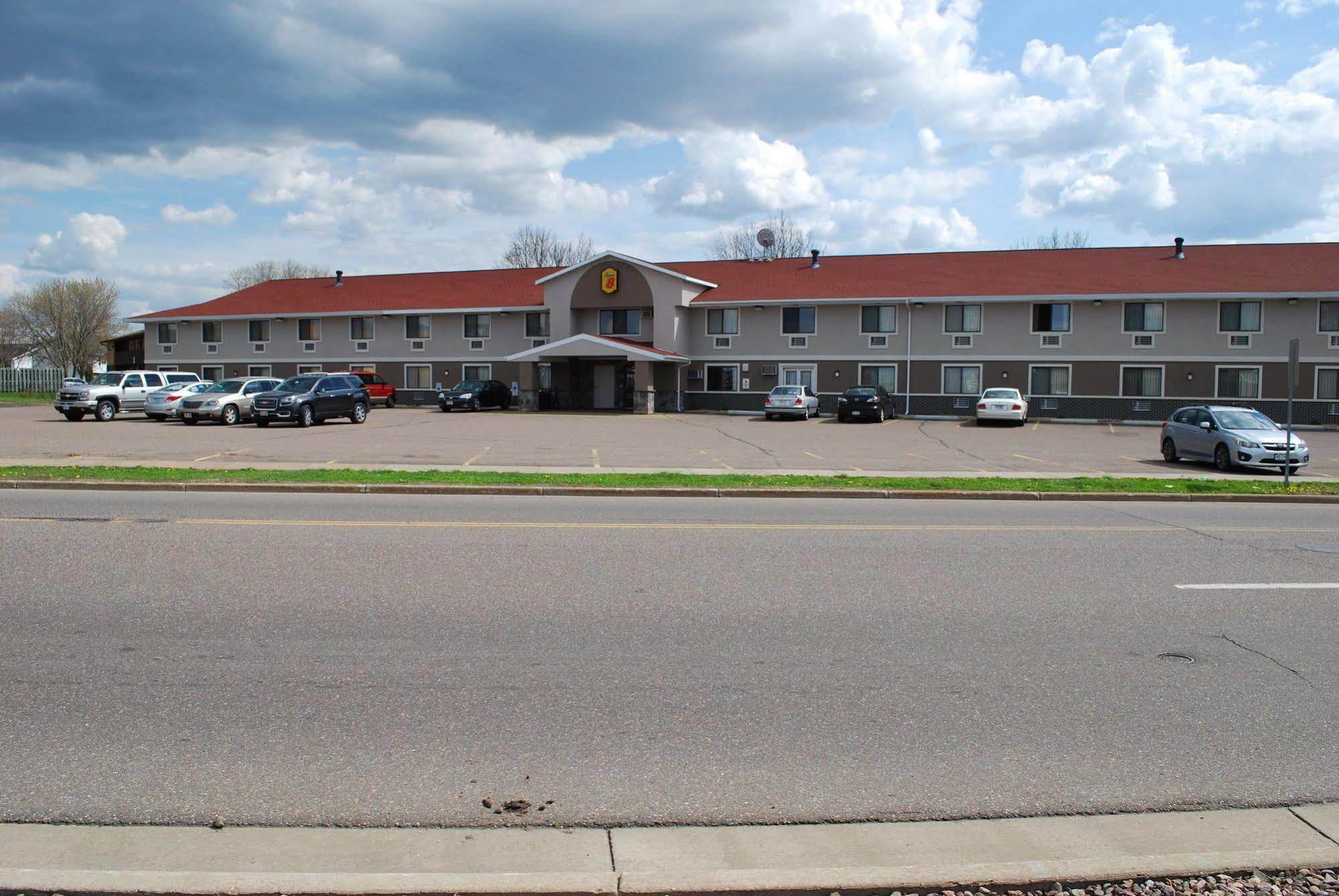 Hotel Super 8 By Wyndham Eau Claire Wi Zewnętrze zdjęcie